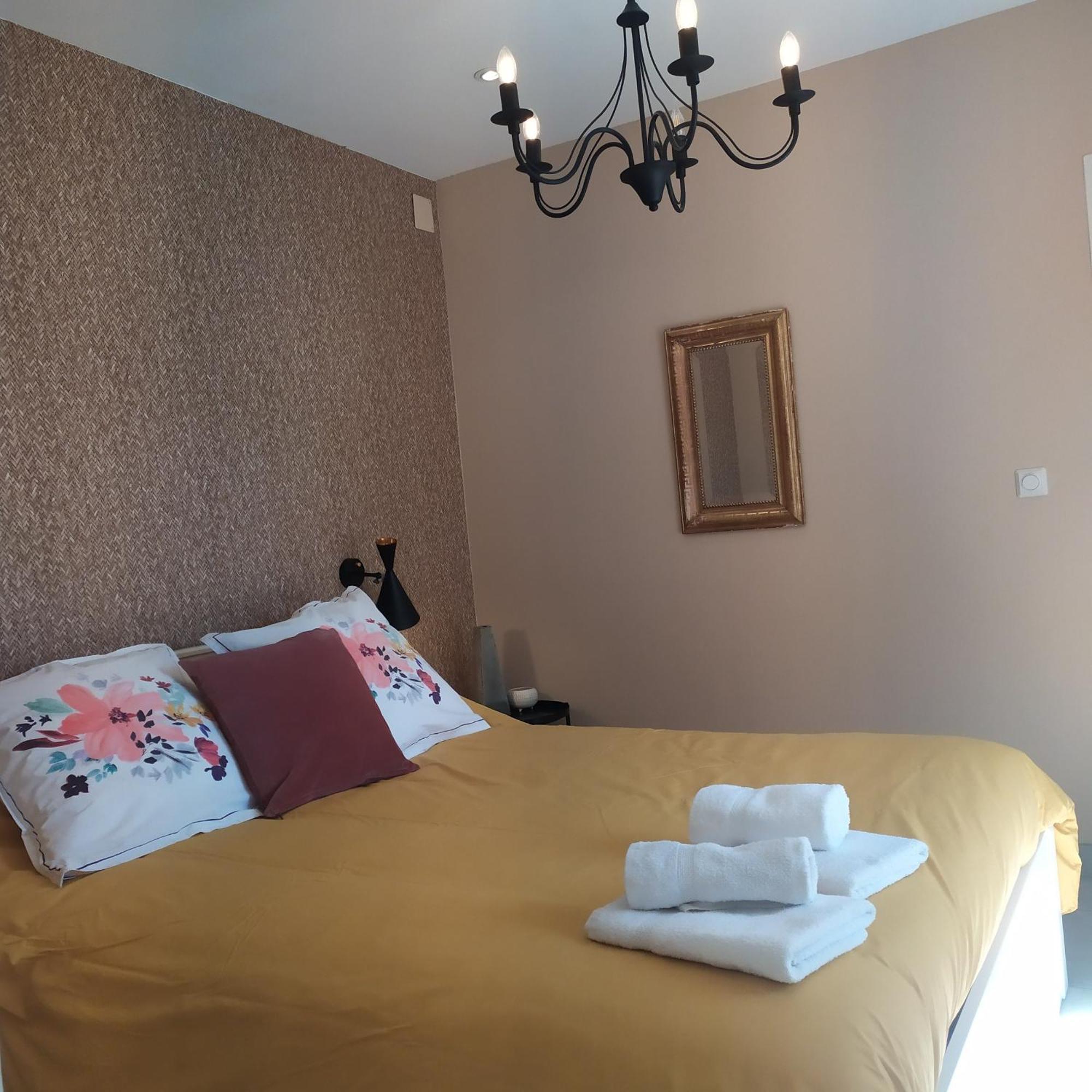 Chambre Dans Colombier A 10 Mn De Vichy Exterior photo
